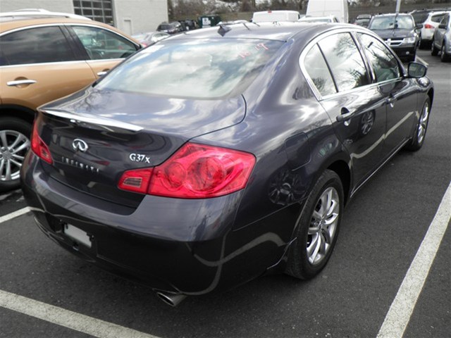 Infiniti G37x 2009 photo 3