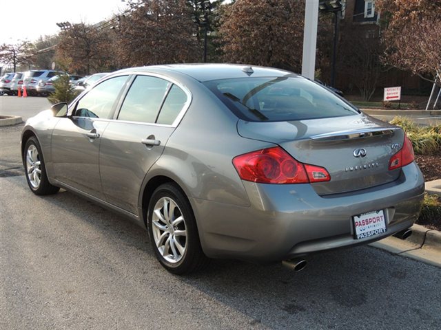 Infiniti G37x 2009 photo 2