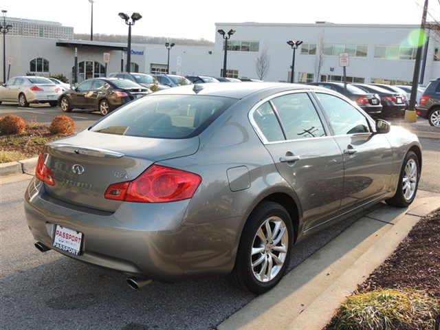 Infiniti G37x 2009 photo 3