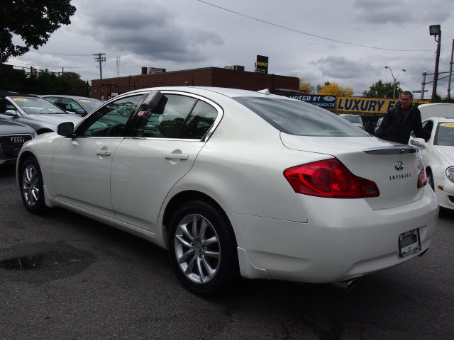 Infiniti G37x 2009 photo 2