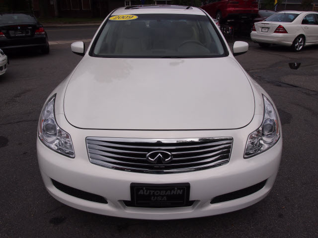 Infiniti G37x 2009 photo 4