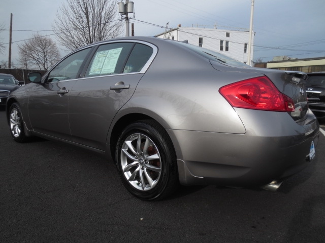 Infiniti G37x 2009 photo 2