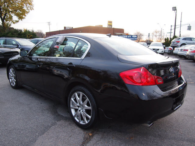 Infiniti G37x 2009 photo 2