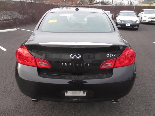 Infiniti G37x 2009 photo 3