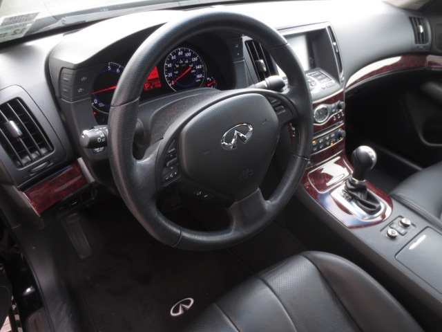 Infiniti G37x 2009 photo 4