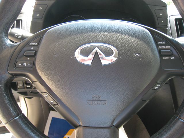 Infiniti G37x 2009 photo 2