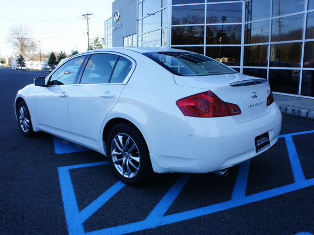 Infiniti G37x 2009 photo 4