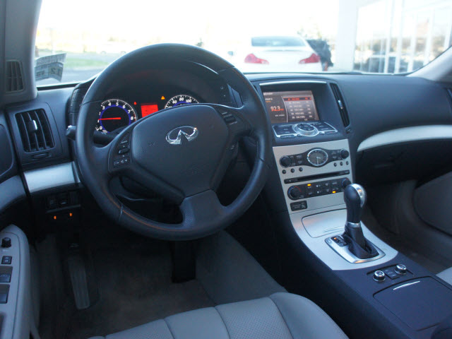 Infiniti G37x 2009 photo 5