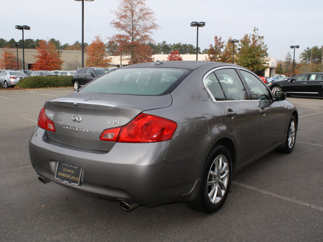 Infiniti G37x 2009 photo 3