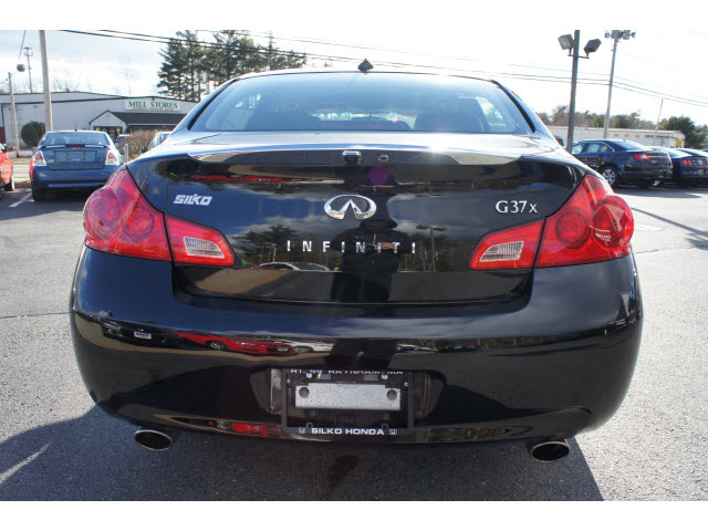 Infiniti G37x 2009 photo 3