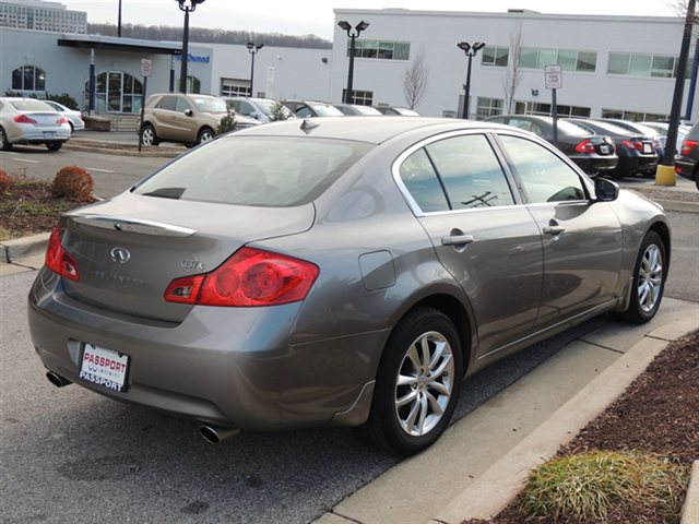 Infiniti G37x 2009 photo 3