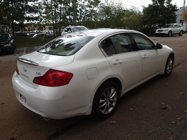 Infiniti G37x 2009 photo 3