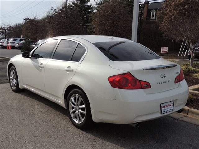 Infiniti G37x 2009 photo 2