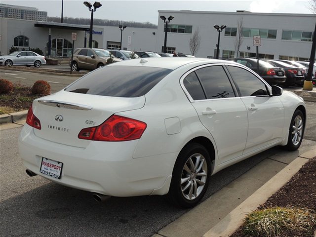 Infiniti G37x 2009 photo 3