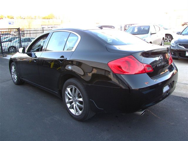 Infiniti G37x 2009 photo 3