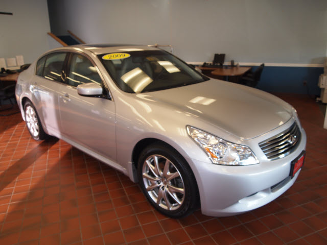 Infiniti G37x 2009 photo 2