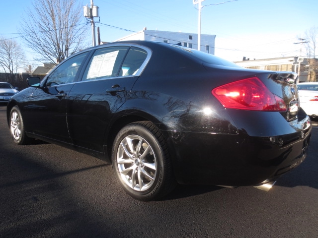 Infiniti G37x 2009 photo 2