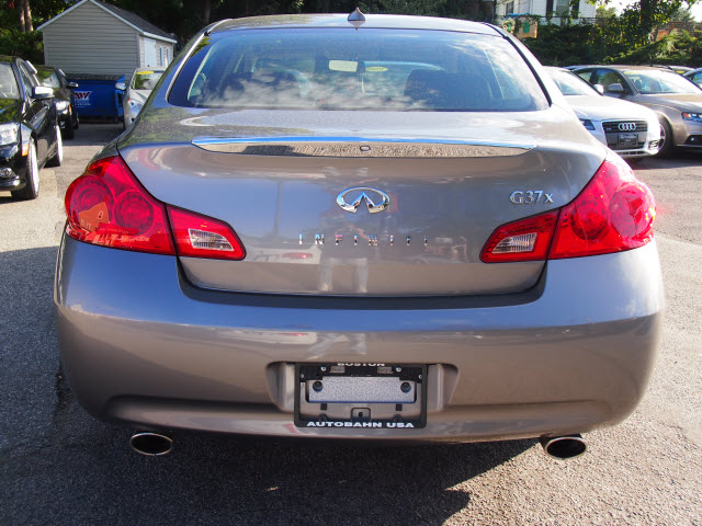 Infiniti G37x 2009 photo 2