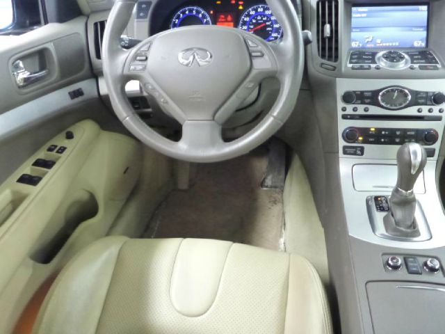 Infiniti G37x 2009 photo 1