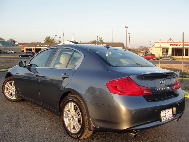 Infiniti G37x 2010 photo 4