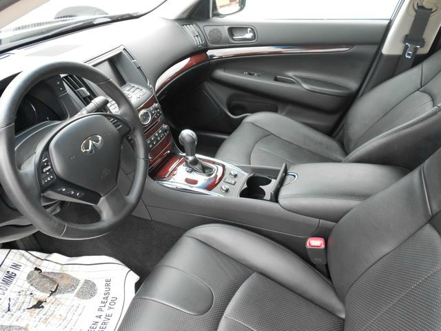 Infiniti G37x 2010 photo 1