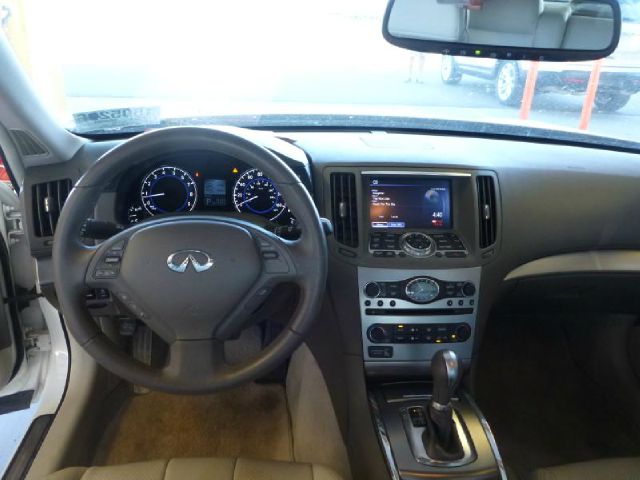 Infiniti G37x 2010 photo 1