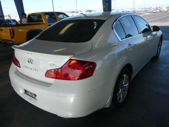 Infiniti G37x 2010 photo 3