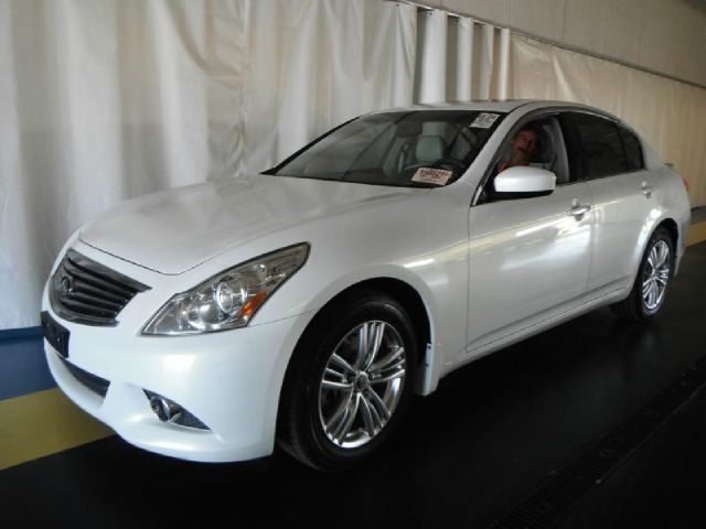 Infiniti G37x 2010 photo 4