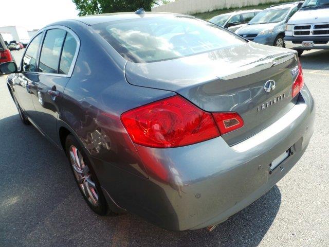 Infiniti G37x 2010 photo 3