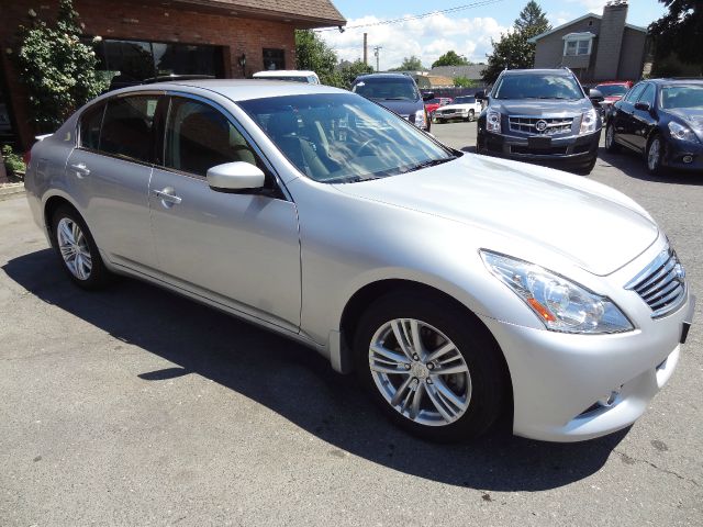 Infiniti G37x 2010 photo 2