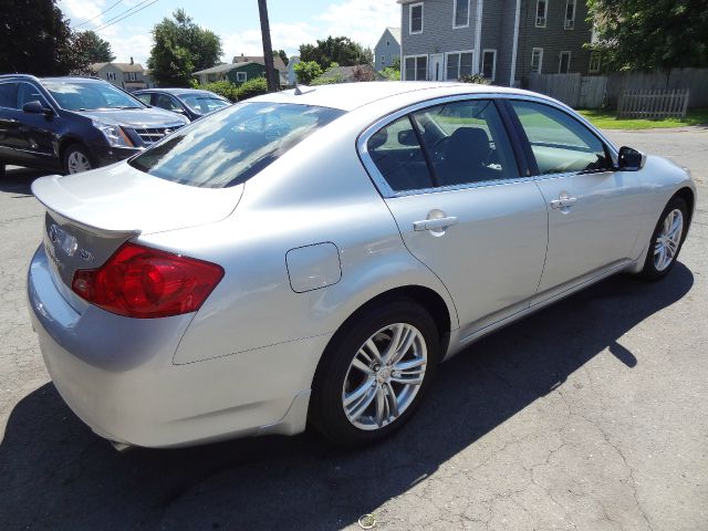 Infiniti G37x 2010 photo 4