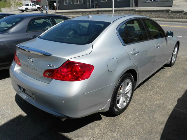 Infiniti G37x S Cabriolet 2D Sedan