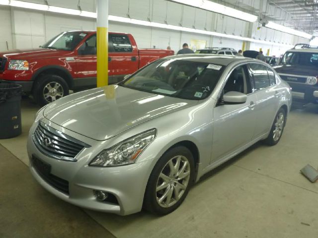 Infiniti G37x 4WD Supercrew Styleside 5-1/2 Ft Box FX4 Sedan