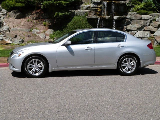 Infiniti G37x 2010 photo 1