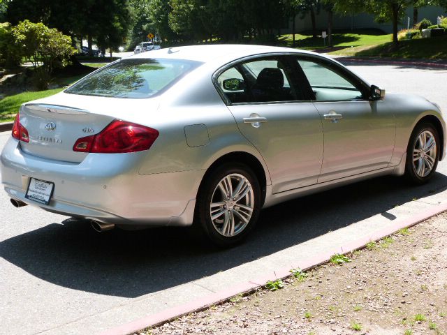 Infiniti G37x 2010 photo 3