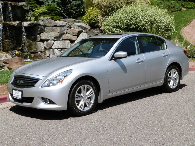 Infiniti G37x 2010 photo 4