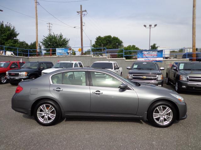 Infiniti G37x 2010 photo 1