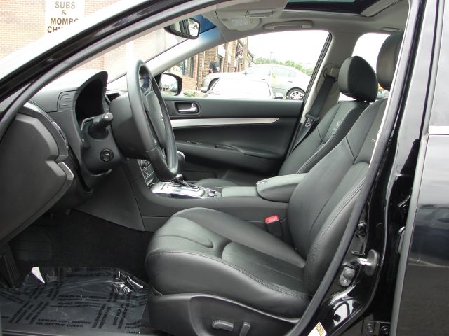 Infiniti G37x 2010 photo 18