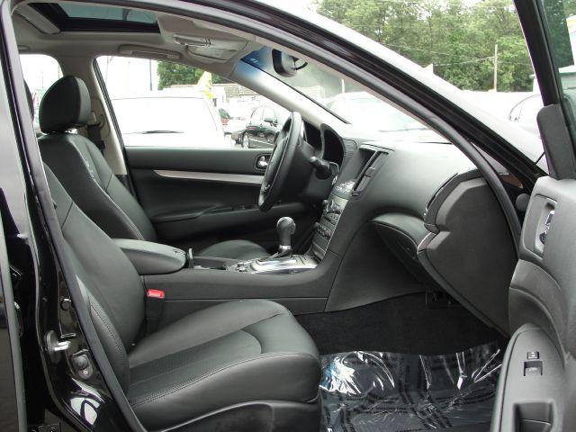 Infiniti G37x 2010 photo 19