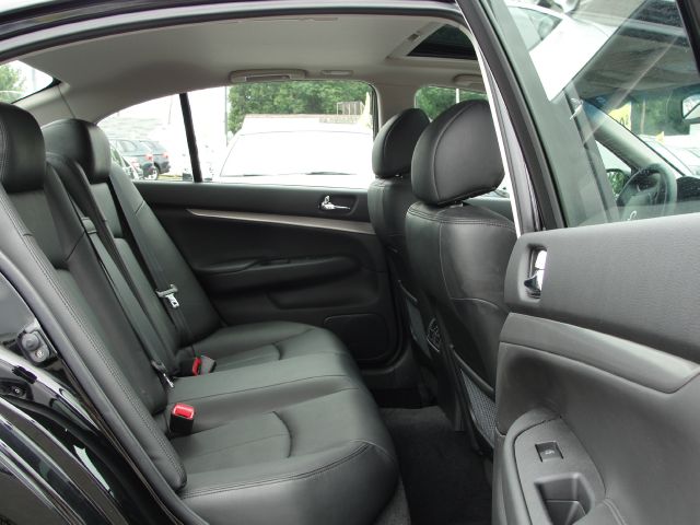 Infiniti G37x 2010 photo 20