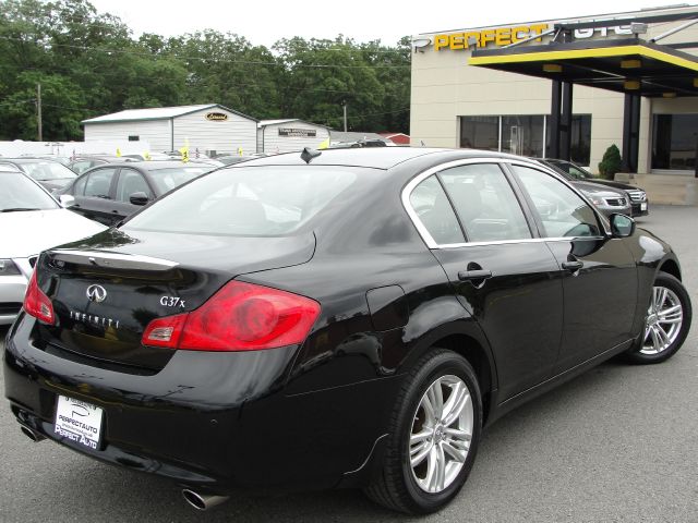 Infiniti G37x 2010 photo 21