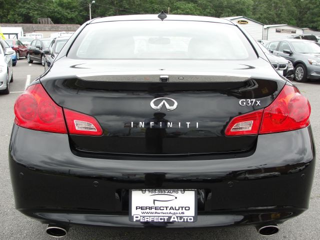 Infiniti G37x 2010 photo 23