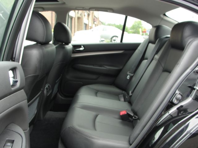 Infiniti G37x 2010 photo 3