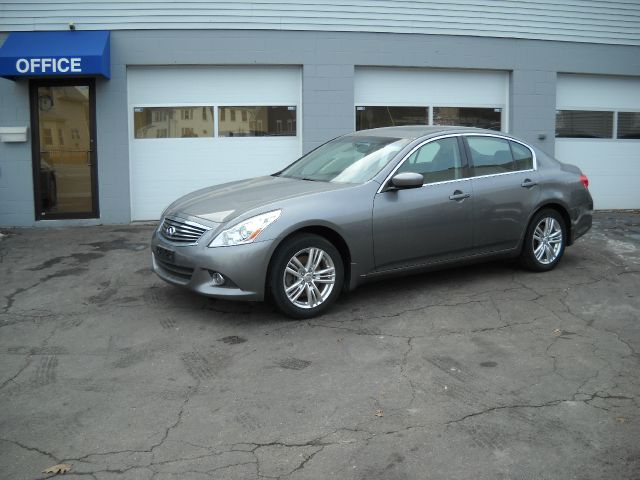 Infiniti G37x 2010 photo 4