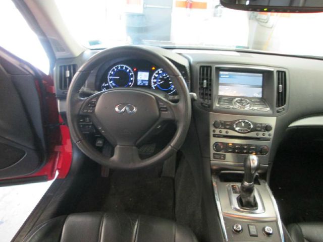 Infiniti G37x 2010 photo 1