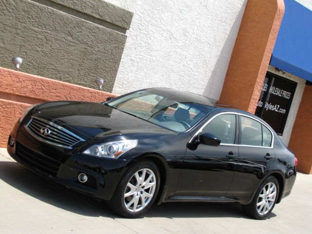 Infiniti G37x 2010 photo 2