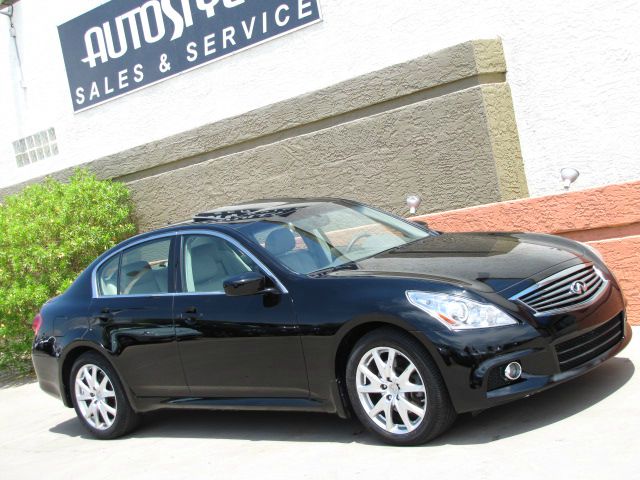 Infiniti G37x 2010 photo 4