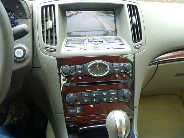 Infiniti G37x 2010 photo 1