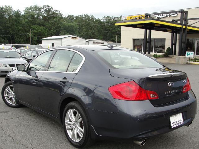 Infiniti G37x S Cabriolet 2D Sedan