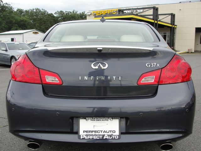 Infiniti G37x 2010 photo 1